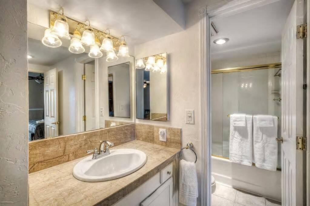 2 Bedroom Condo Heart Of Lodo W/Great View/Amenities DEN Екстериор снимка